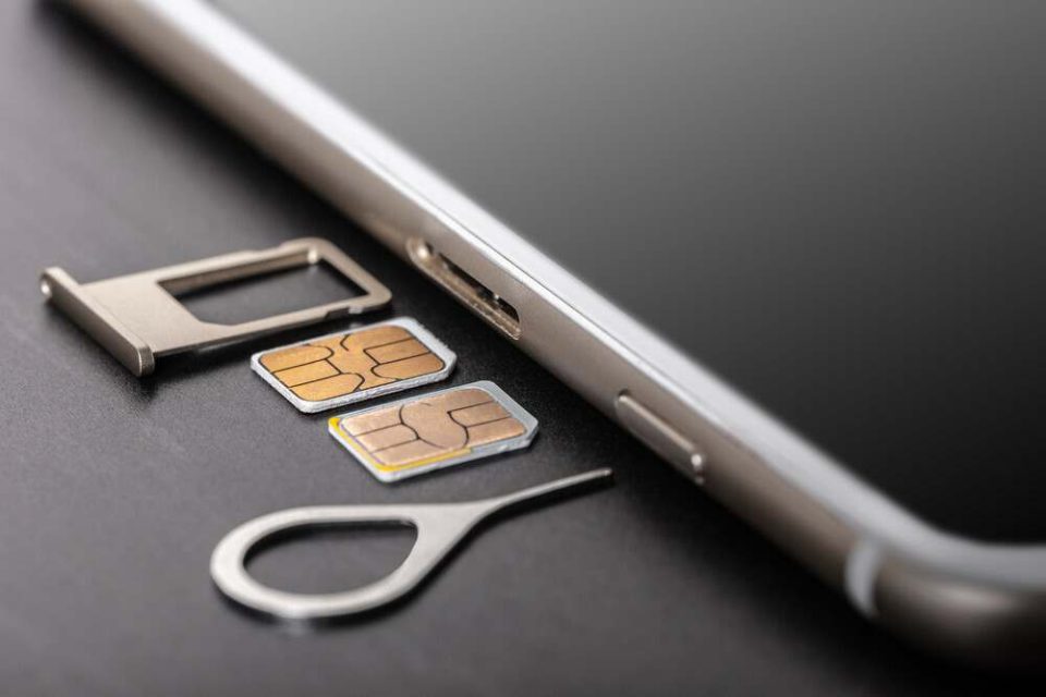 Can you put sim card in iphone without tray? Explained Gadgetroyale