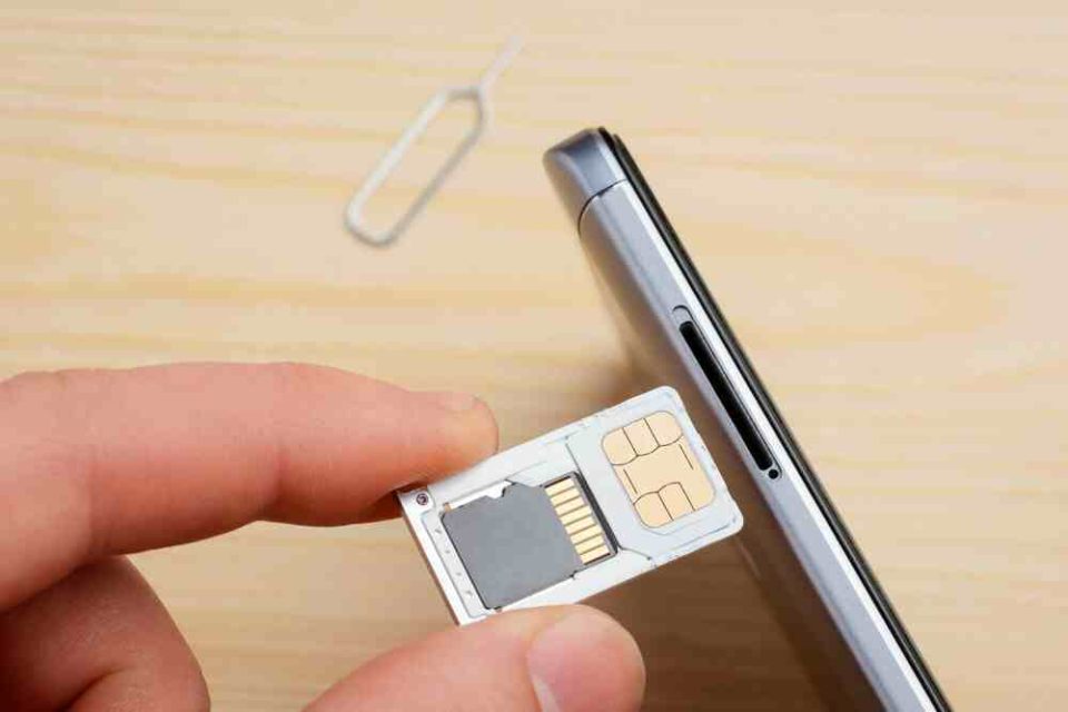 What is the difference between a sim card and an sd card? Explained ...