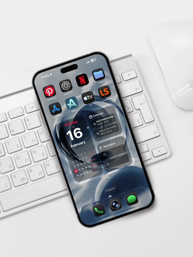 Free iPhone wallpaper and homescreen setup