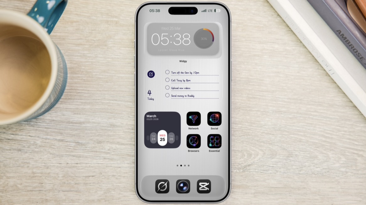 Clean minimalist iphone homescreen setup